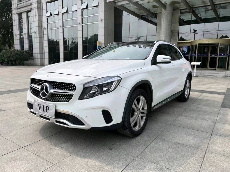 北京17年奔驰GLA2