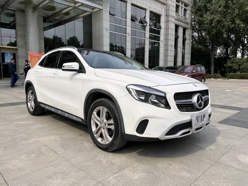 北京17年奔驰GLA3