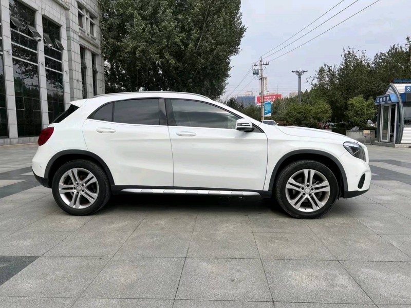 北京17年奔驰GLA5