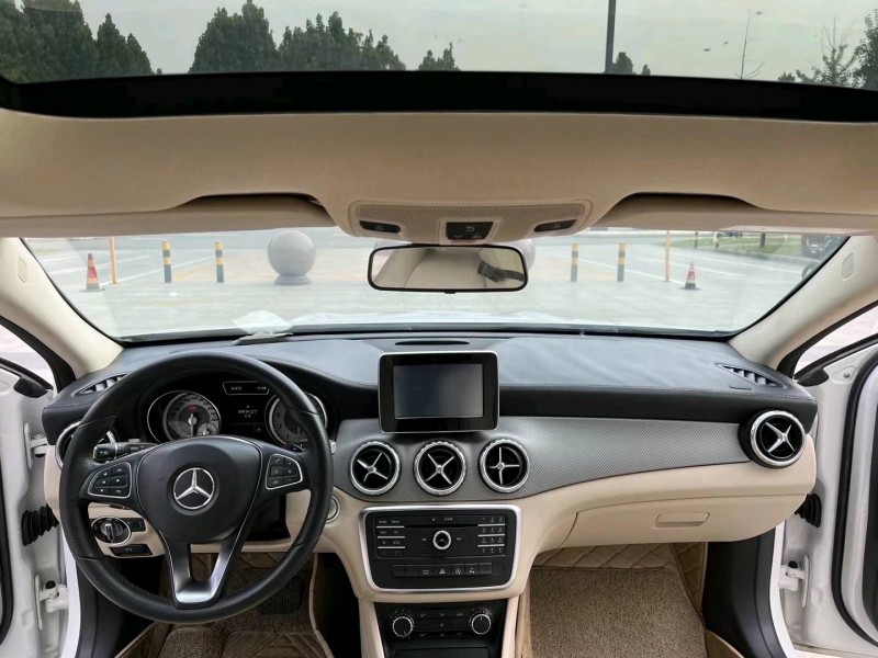 北京17年奔驰GLA8