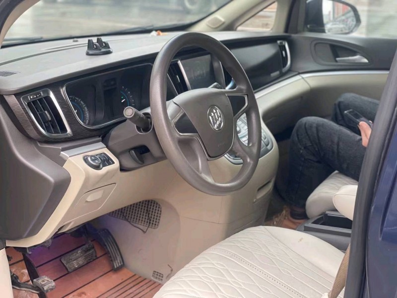 青岛13年别克GL84