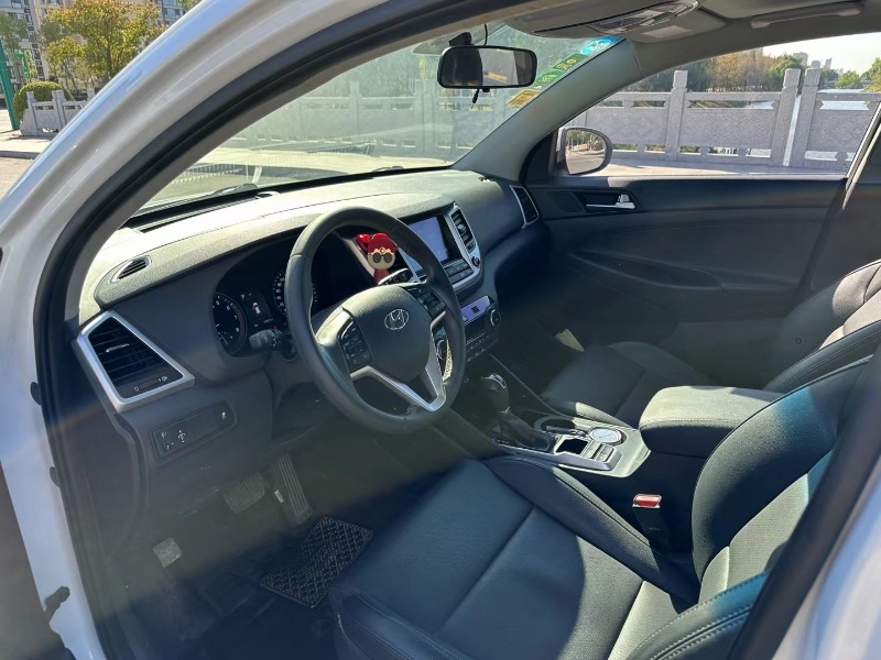 徐州17年现代途胜8