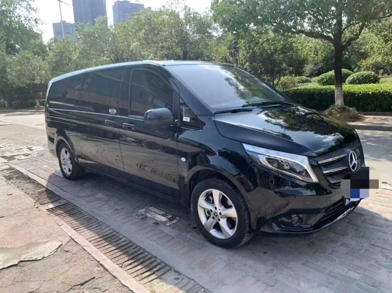 梧州21年奔驰威霆2