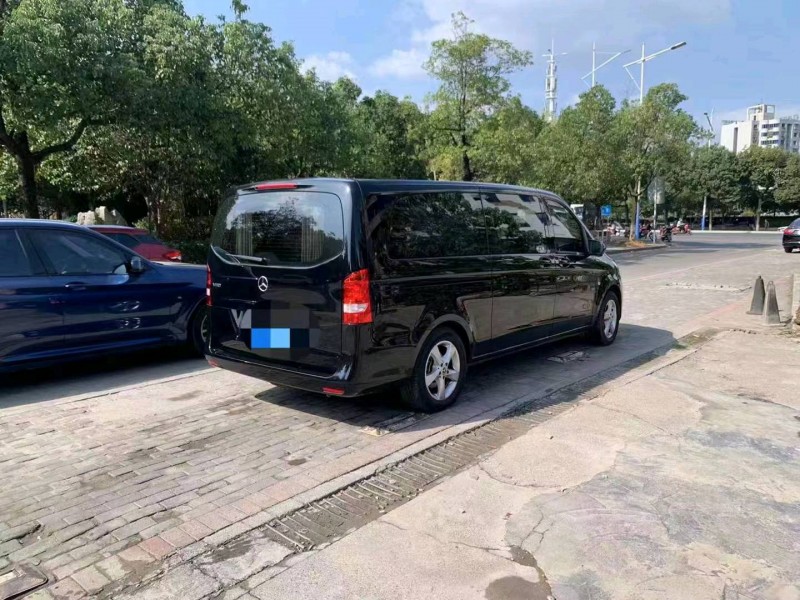 梧州21年奔驰威霆3