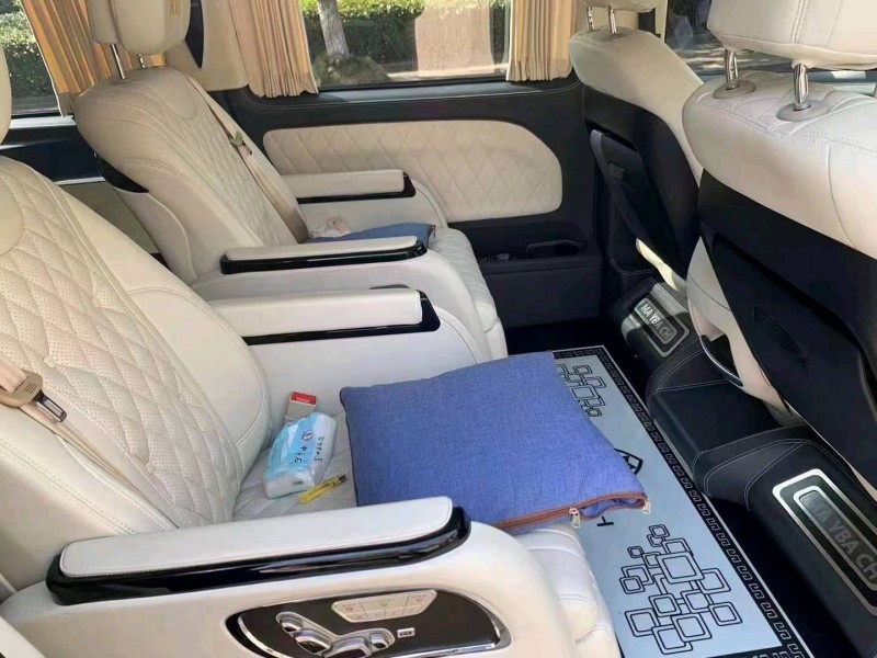 梧州21年奔驰威霆5