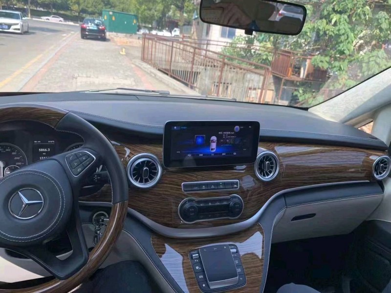 梧州21年奔驰威霆9