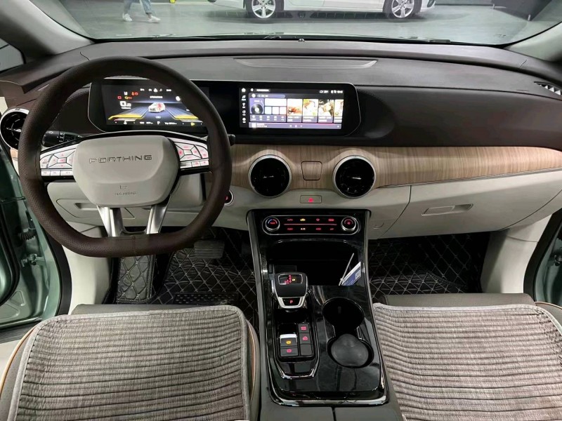 成都22年东风风行游艇4