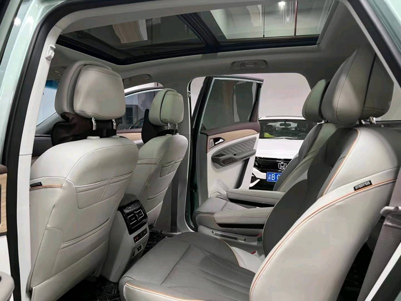 成都22年东风风行游艇6