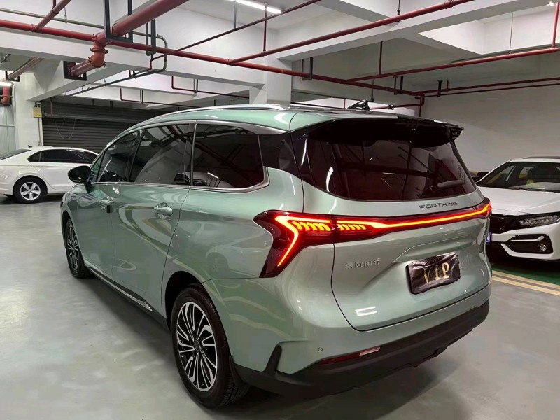 成都22年东风风行游艇8