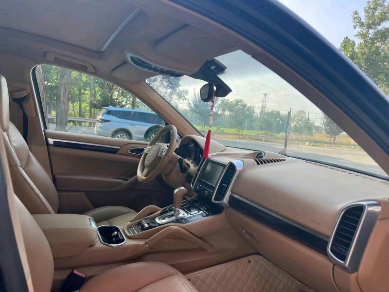 北京11年保时捷卡宴6