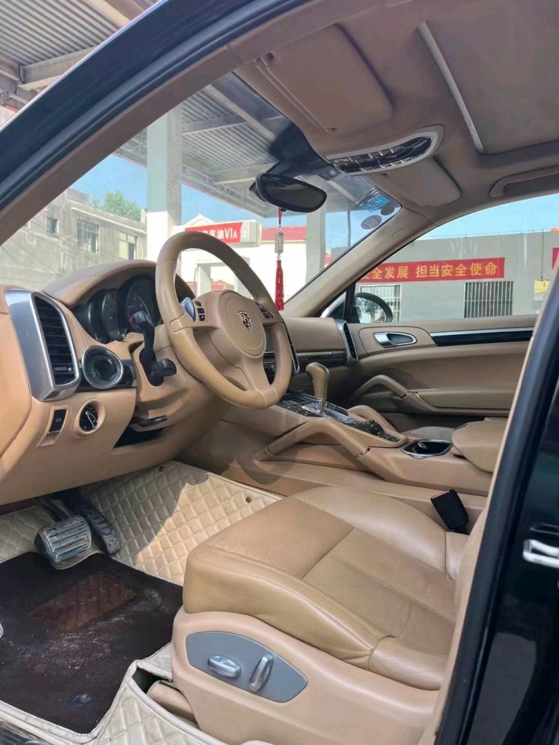 北京11年保时捷卡宴8