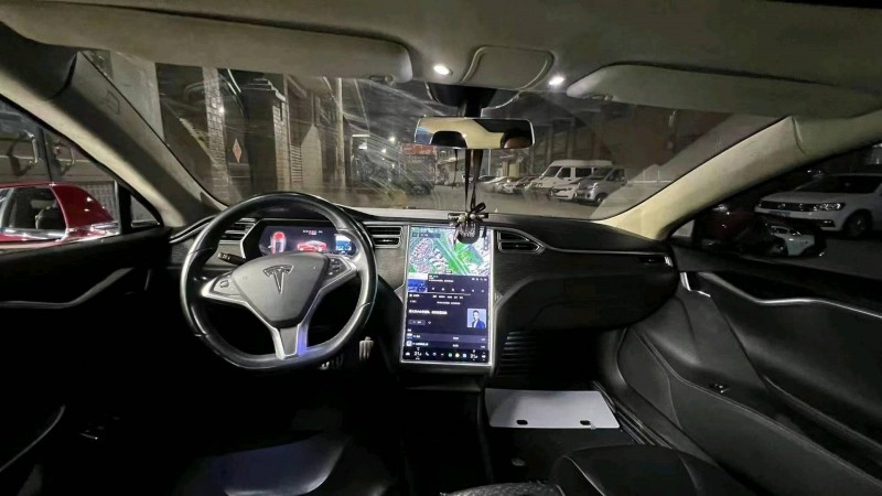 广州14年特斯拉MODEL S5