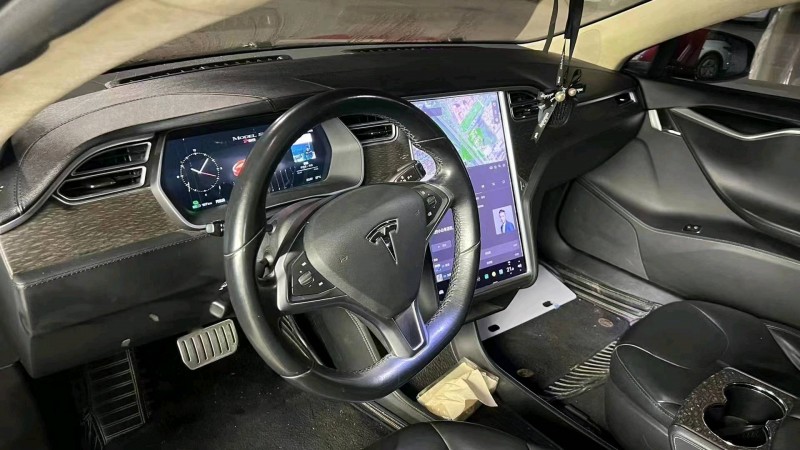 广州14年特斯拉MODEL S1