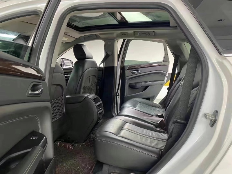 成都16年凯迪拉克SRX8