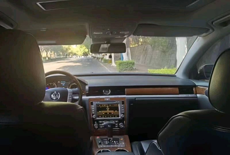 济宁11年大众辉腾5