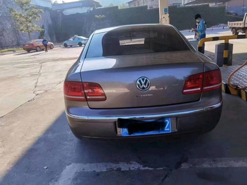 济宁11年大众辉腾1