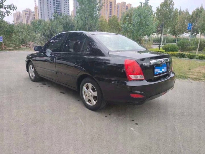 北京11年现代伊兰特8