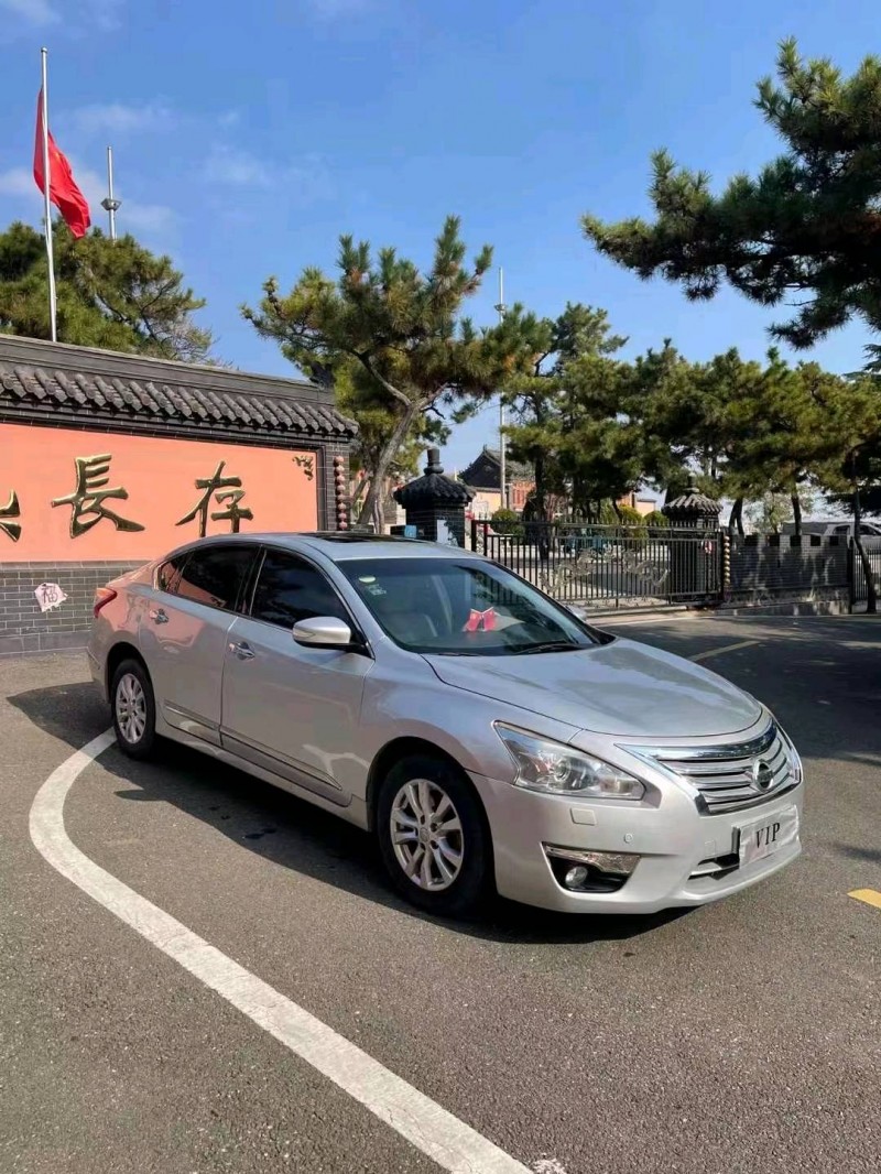 青岛13年日产天籁3