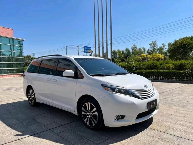 盐城17年丰田塞纳2