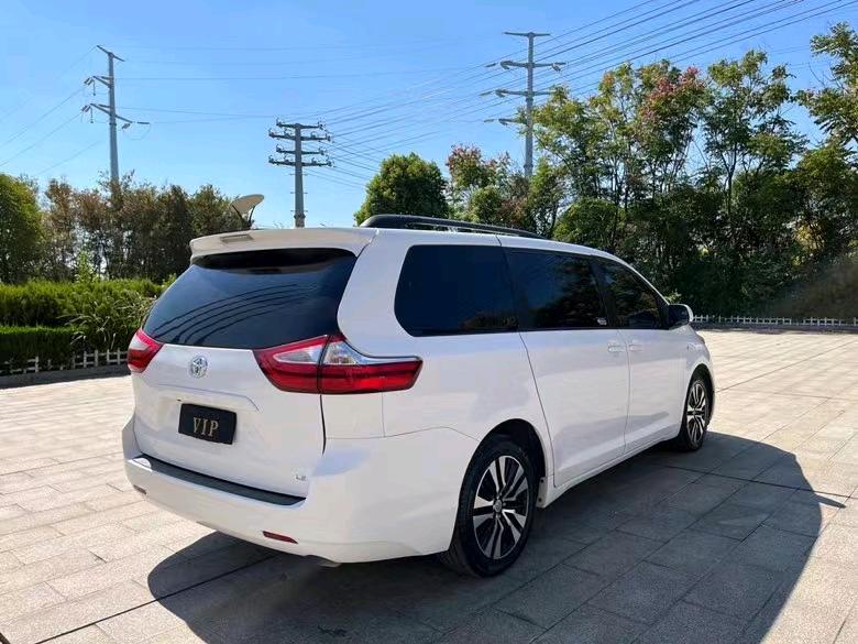 盐城17年丰田塞纳8