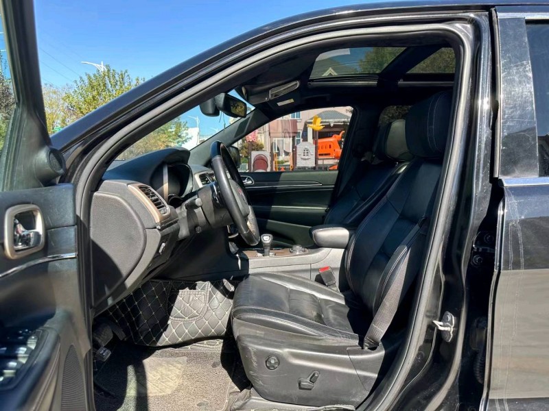 青岛15年Jeep大切诺基4