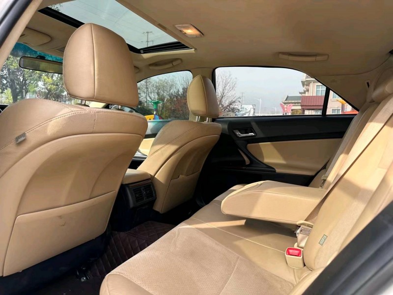 青岛15年丰田锐志5