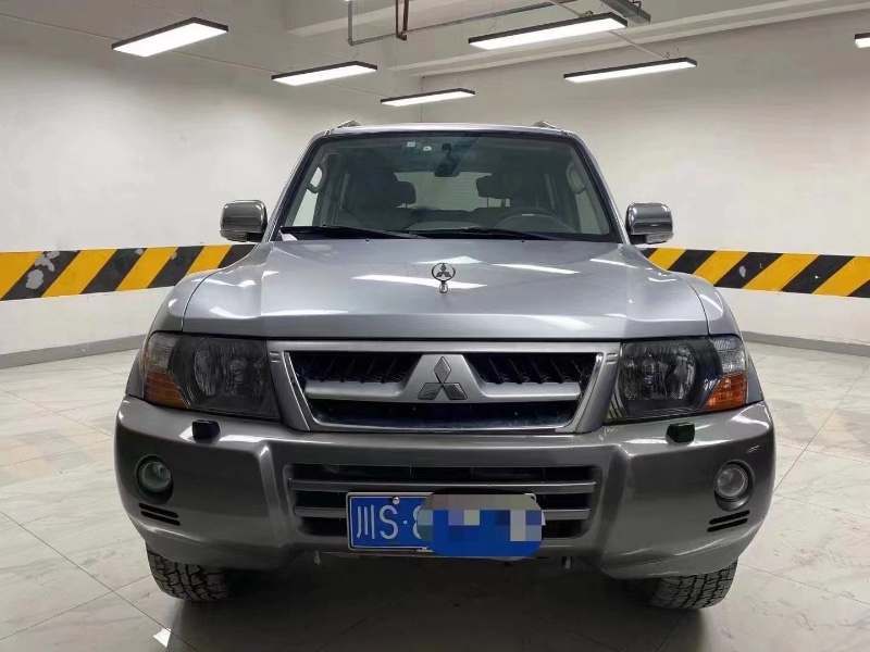 成都14年三菱帕杰罗1