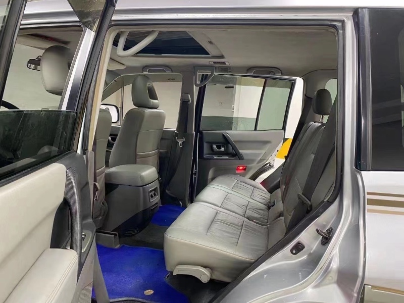 成都14年三菱帕杰罗8