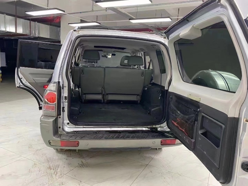 成都14年三菱帕杰罗7