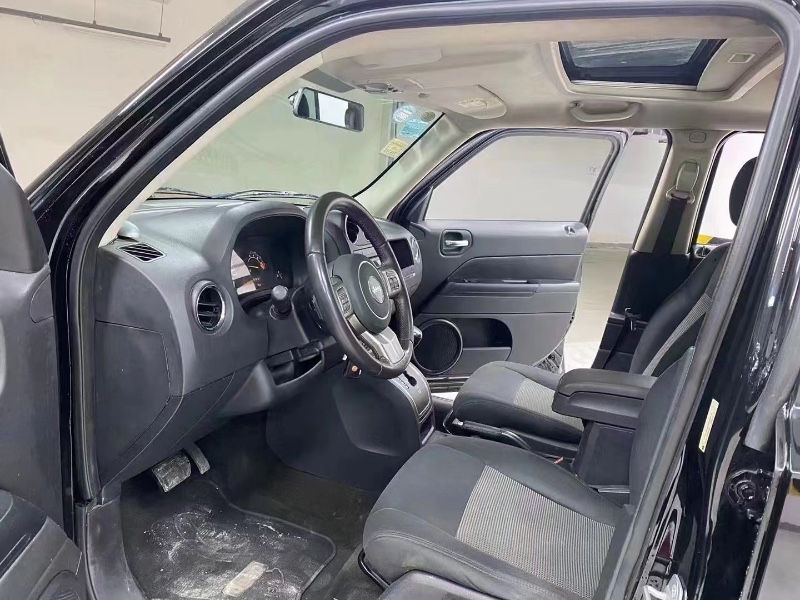 成都14年Jeep自由客3