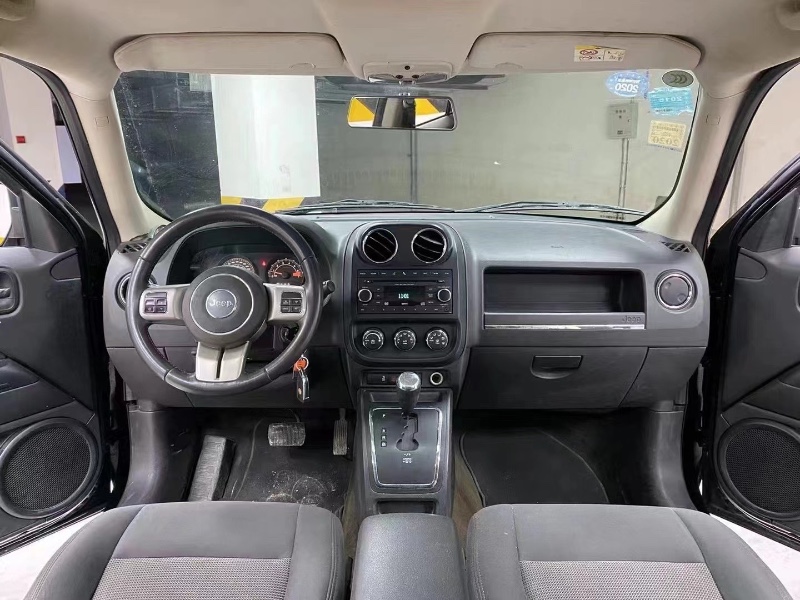 成都14年Jeep自由客9