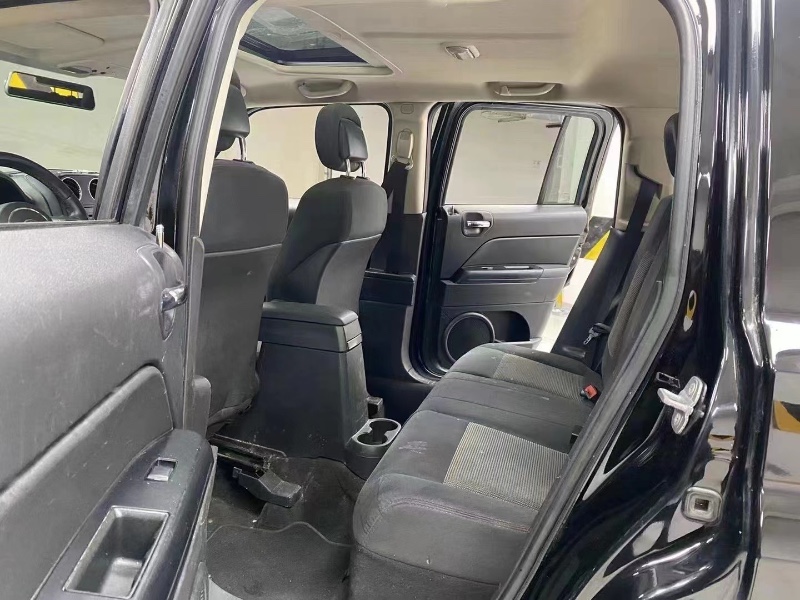 成都14年Jeep自由客8