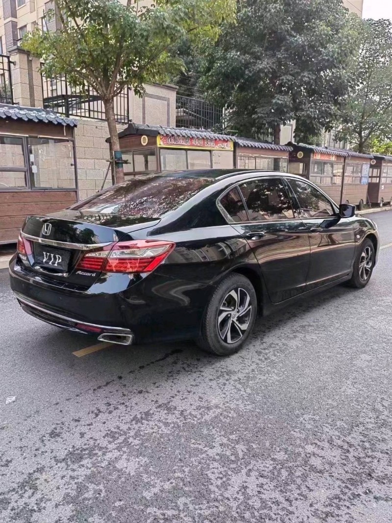 北京17年本田雅阁5