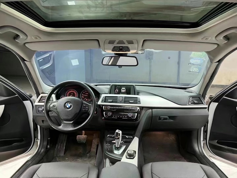 成都16年宝马3系8