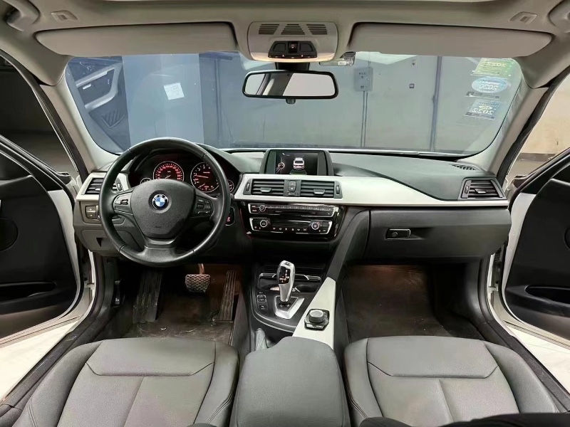 成都16年宝马3系9