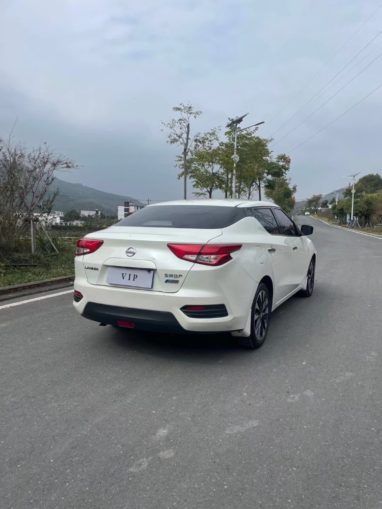 萍鄉18年日產藍鳥3