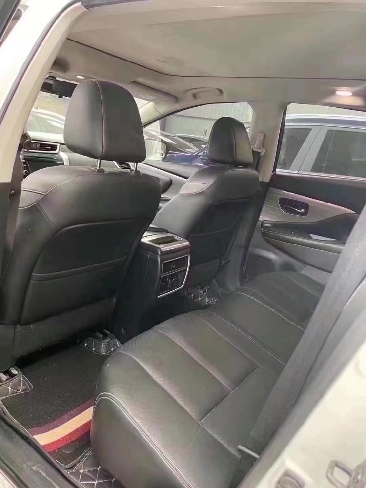 济宁16年日产楼兰5