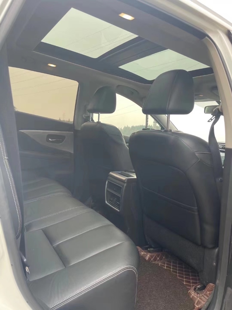 成都19年日产楼兰7