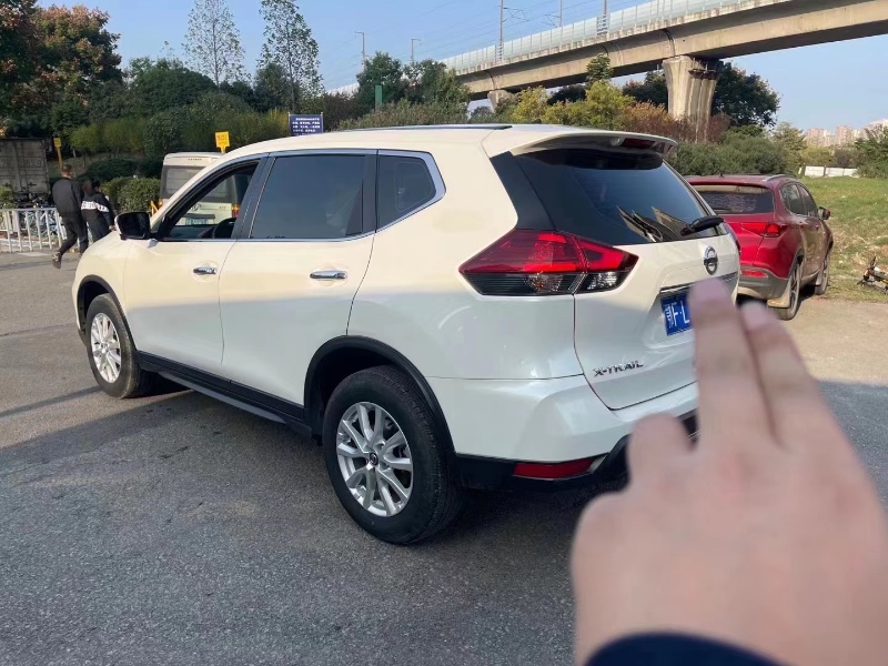 武汉21年日产奇骏3