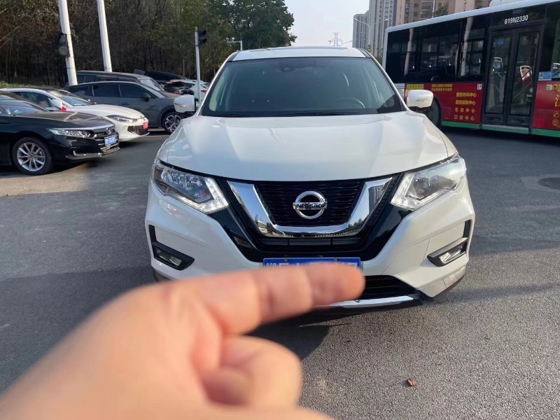 武汉21年日产奇骏1