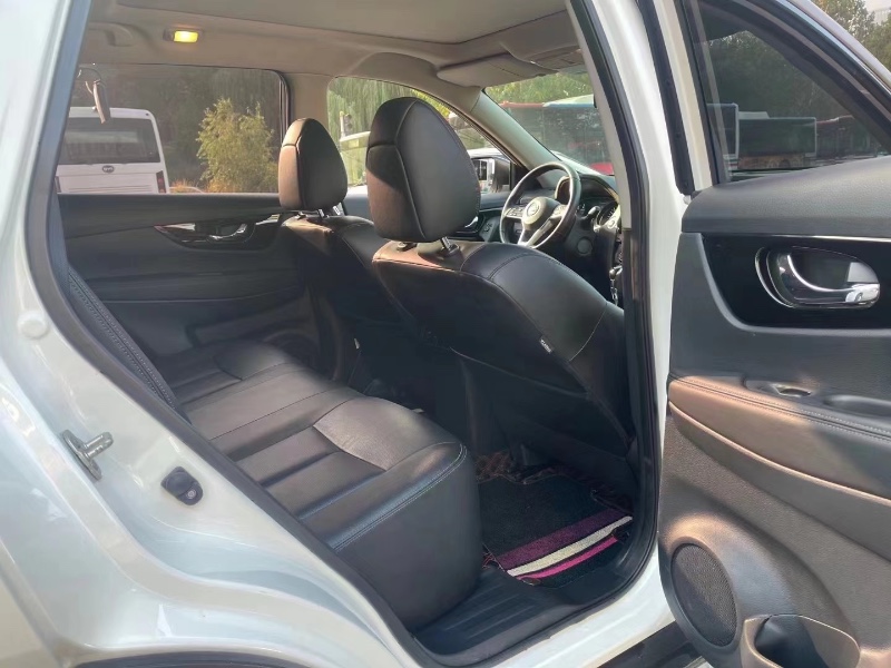 武汉21年日产奇骏5