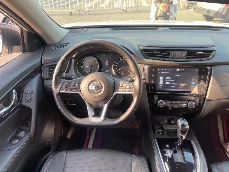 武汉21年日产奇骏7