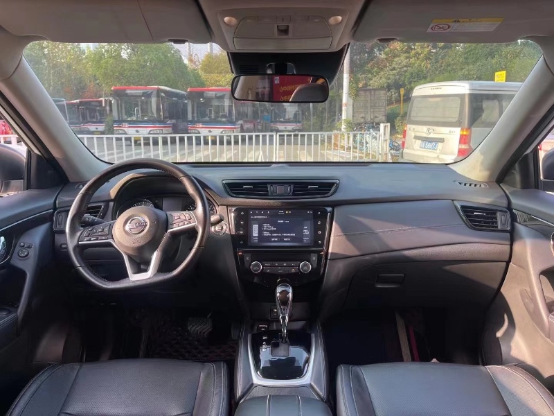 武汉21年日产奇骏8