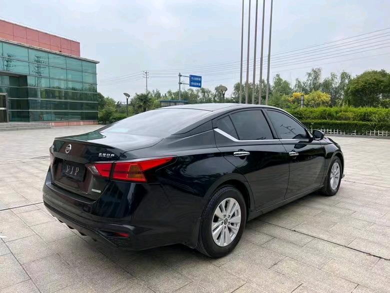 盐城20年日产天籁8