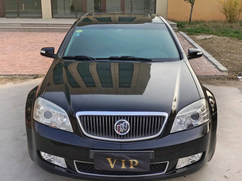 东营13年别克林荫大道1