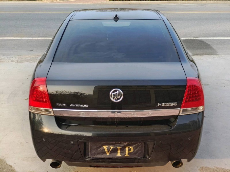 东营13年别克林荫大道5