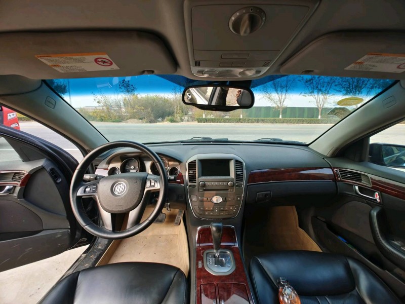 东营13年别克林荫大道6