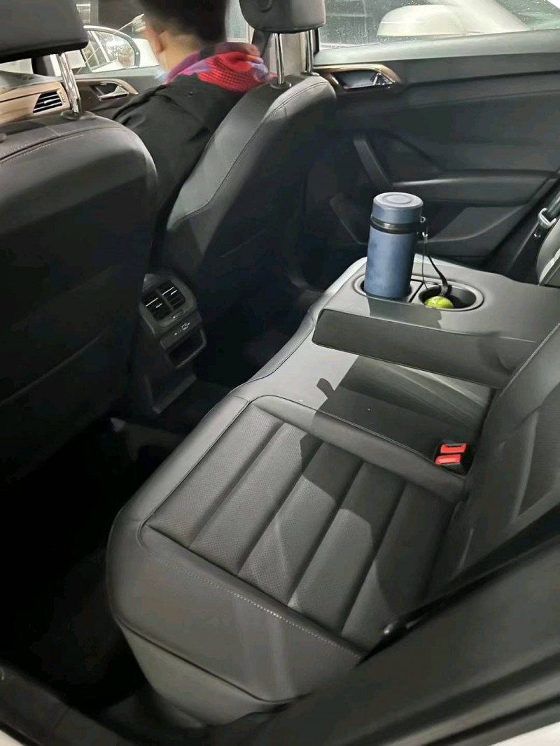 济宁22年大众途岳4