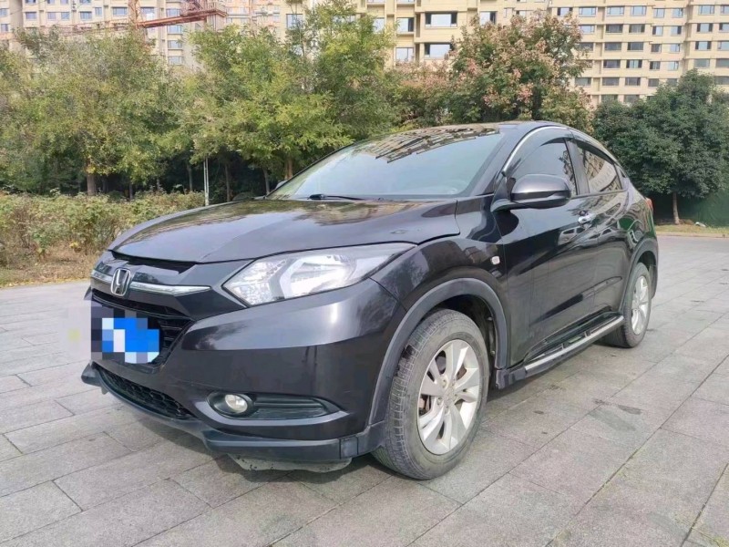 济宁17年本田缤智2