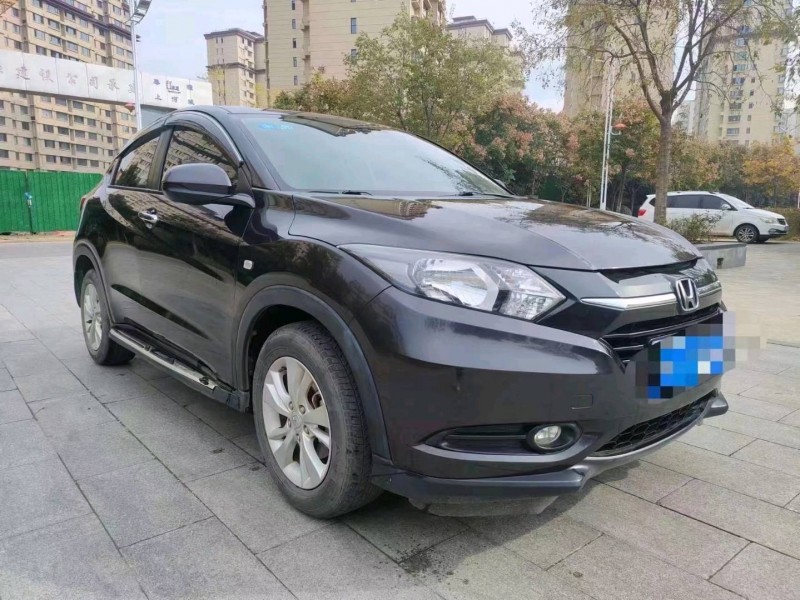 济宁17年本田缤智3